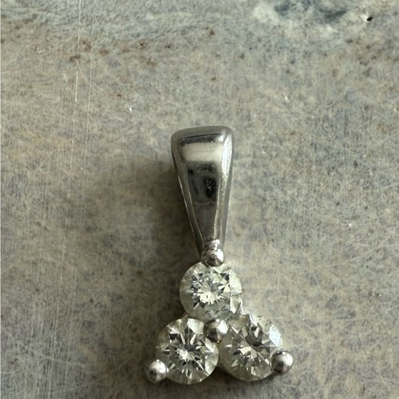 Elegant Silver Pendant with Triple Diamond Design - Picture 2 of 4